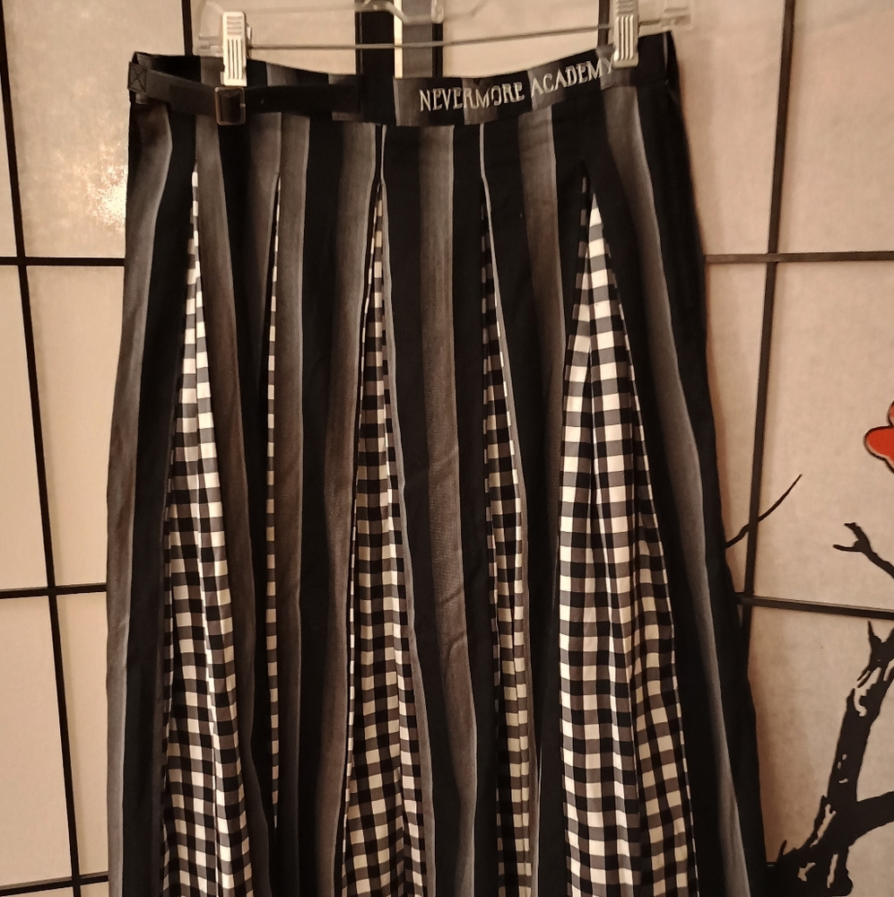 🆕 WEDNESDAY NEVERMORE ACADEMY Skirt XL